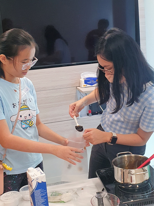 BBT l Teacher giving ready-made boba to student